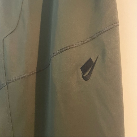 BNWT Nike limited addition midi skirt with side slit zipper - Picture 7 of 7